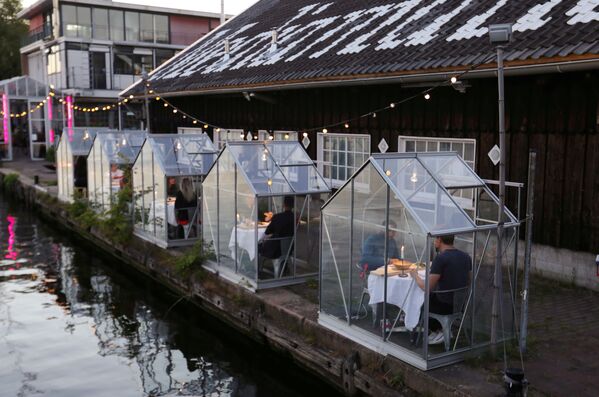 Тестирование ресторана в формате «карантинных теплиц» в Амстердаме  - Sputnik Moldova-România