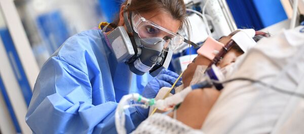 Медсестра ухаживает за пациентами в больнице - Sputnik Moldova-România