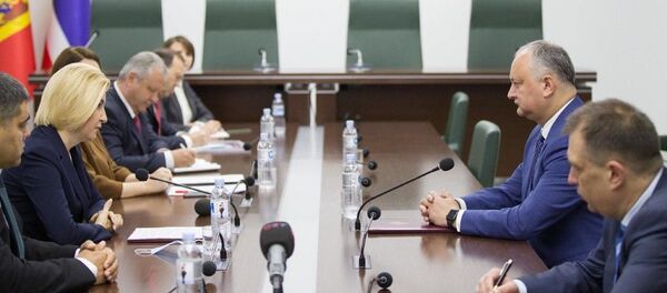 Президент Молдовы Игорь Додон и башкан Гагаузии Ирина Влах Президент Молдовы Игорь Додон и башкан Гагаузии Ирина Влах - Sputnik Молдова