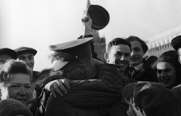 Празднование Победы 9 мая 1945 года на Красной площади  - Sputnik Moldova-România