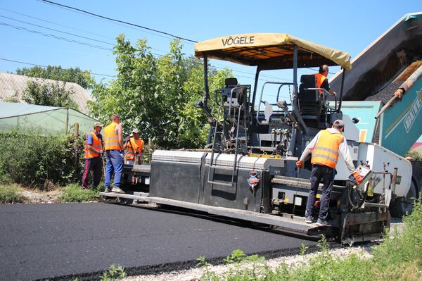 В Молдове отремонтировали 800 километров дорог: работа продолжается В Молдове отремонтировали 800 километров дорог: работа продолжается - Sputnik Молдова