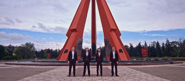 Ансамбль Бригантина исполнил легендарную песню День Победы на молдавском языке - Sputnik Молдова