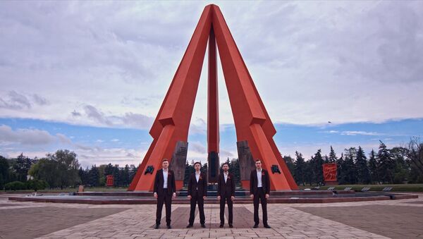 Ансамбль Бригантина исполнил легендарную песню День Победы на молдавском языке - Sputnik Молдова