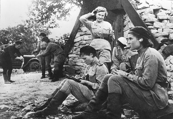 Советские летчицы во время войны, 1941 год - Sputnik Moldova
