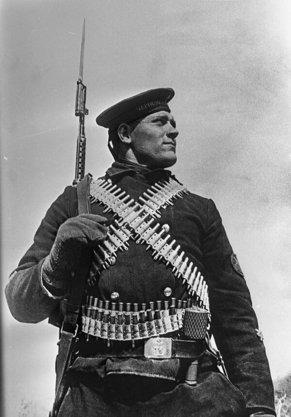 Защитник Севастополя морской пехотинец Федор Видмира, 1941 год - Sputnik Moldova