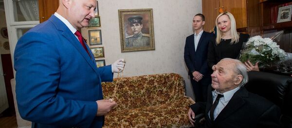 Ветеран Великой Отечественной Федор Жолнерович награжден Орденом Республики Ветеран Великой Отечественной Федор Жолнерович награжден Орденом Республики - Sputnik Молдова