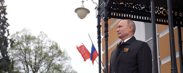 Президент РФ В. Путин во время воздушного парада, посвященного 75-летию Победы в ВОВ - Sputnik Молдова