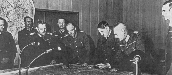 Hitler cu generalii - Sputnik Moldova