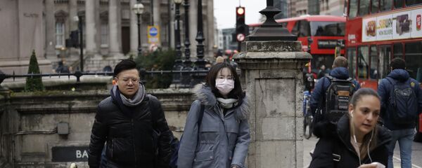 Женщина в лицевой маске из-за распространения коронавируса  - Sputnik Moldova
