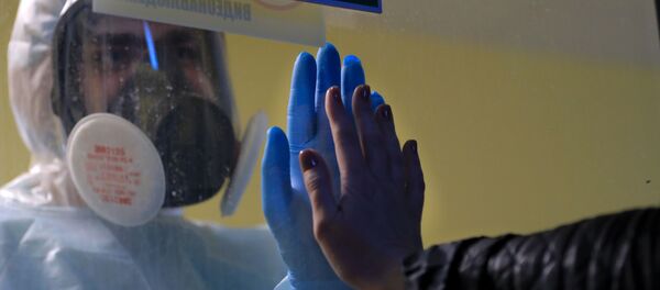 Медицинский работник в стационаре для больных COVID-19 в Тверской областной клинической больнице - Sputnik Moldova