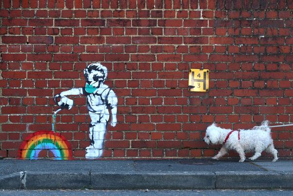 Граффити Rainbow Boy Криса Ши в Лондоне, Великобритания - Sputnik Молдова