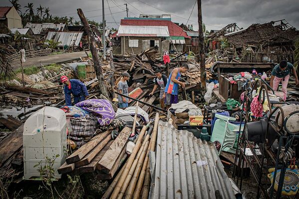 Последствия тайфуна Вонгфонг, обрушившегося на центральную часть Филиппин - Sputnik Moldova