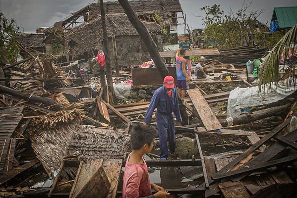 Последствия тайфуна Вонгфонг, обрушившегося на центральную часть Филиппин - Sputnik Moldova