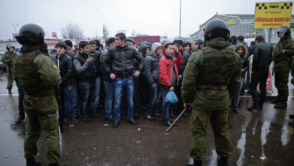 Полиция проверяет московский рынок. Архивное фото - Sputnik Молдова