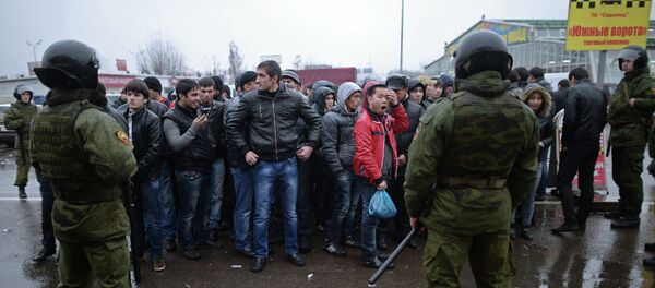 Полиция проверяет московский рынок. Архивное фото - Sputnik Молдова