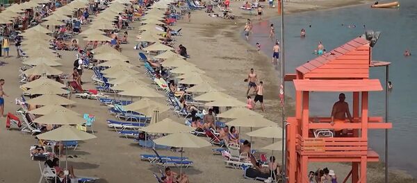 Пляжи солнечной Греции открылись после двух месяцев жесткого карантина - Sputnik Молдова