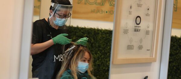 Оказание парикмахерских услуг, архивное фото.  - Sputnik Молдова