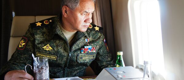 Министр обороны России Сергей Шойгу во время облета забайкальского полигона Цугол - Sputnik Молдова