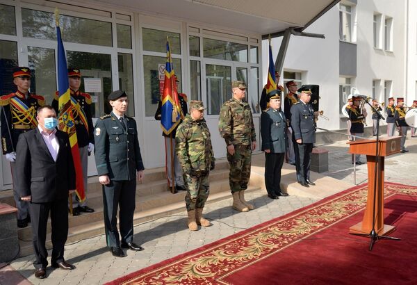 Angajați de la Spitalul Militar Central au fost decorați de ministrul Apărării – Video Angajați de la Spitalul Militar Central au fost decorați de ministrul Apărării – Video - Sputnik Moldova