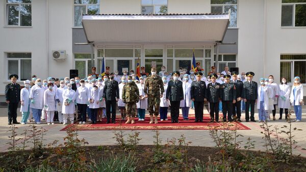Angajați ai Spitalului Clinic Militar Central au fost decorați de ministrul Apărării - Sputnik Moldova