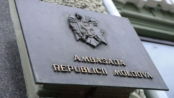 Табличка у входа в посольство Республики Молдова в Москве. - Sputnik Moldova