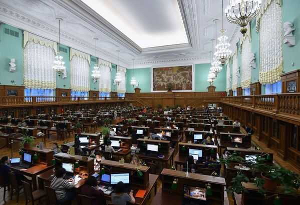 Читальный зал  в Российской государственной библиотеке в Москве - Sputnik Moldova