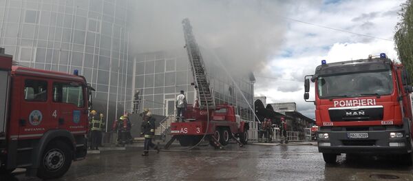 Серьезный пожар на территории Moldexpo: как это было - Sputnik Молдова