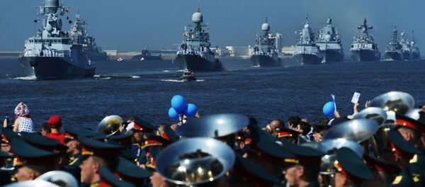 Корабли ВМФ России на  военно-морском параде - Sputnik Молдова