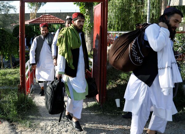 Освобожденные талибы в тюрьме Пули-и-Чархи в Кабуле, Афганистан - Sputnik Молдова
