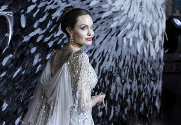 Актриса Анджелина Джоли на кинопремьере в Лондоне - Sputnik Moldova-România