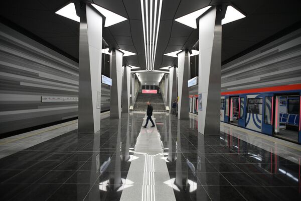 Stația Aviamotornaia, cu tematică despre aviație, metroul din Moscova.
 - Sputnik Moldova