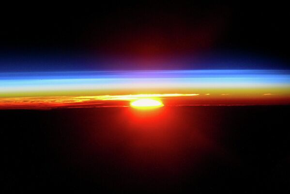 Закат солнца с борта Международной космической станции - Sputnik Молдова