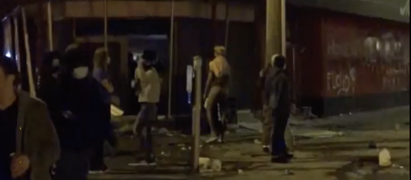 Поджоги и мародерство: Миннеаполис в огне из-за гибели афроамериканца - Sputnik Молдова