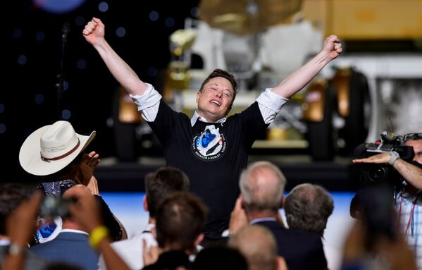 Основатель SpaceX  Илон Маск после запуска ракеты Falcon 9 - Sputnik Молдова