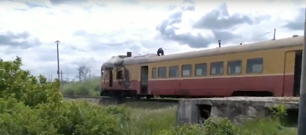 Пожар на железной дороге: вблизи Дондюшан загорелся локомотив дизель-поезда Пожар на железной дороге: вблизи Дондюшан загорелся локомотив дизель-поезда - Sputnik Молдова