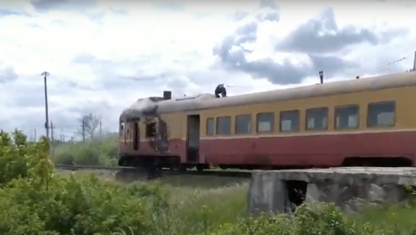 Пожар на железной дороге: вблизи Дондюшан загорелся локомотив дизель-поезда - Sputnik Moldova