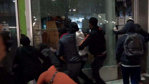 Снова русские. Кому выгодно обвинять Москву в американском бунте Снова русские. Кому выгодно обвинять Москву в американском бунте - Sputnik Молдова