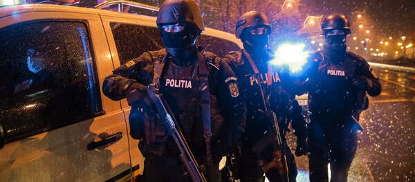 Ofițerii forțelor speciale române pe o stradă din București - Sputnik Moldova-România