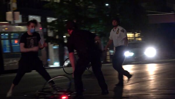 La New York poliția a arestat zeci de persoane în timpul manifestațiilor  - Sputnik Moldova