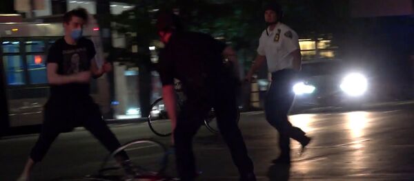 La New York poliția a arestat zeci de persoane în timpul manifestațiilor  - Sputnik Moldova