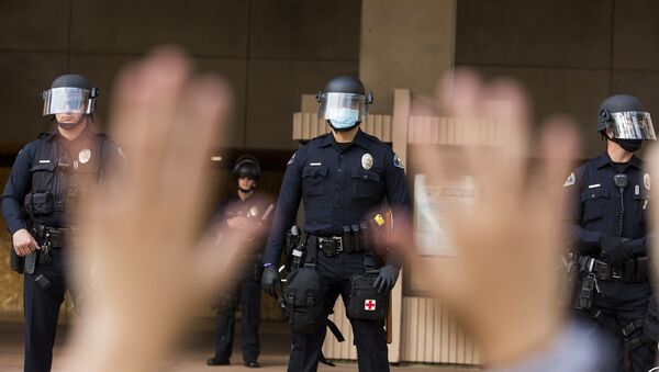 Полиция во время протестов в США - Sputnik Moldova-România