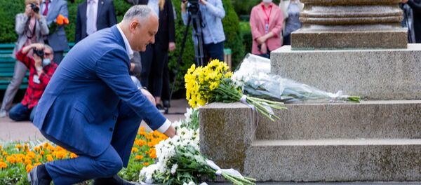 Возложение цветов к памятнику А.С.Пушкина в Кишиневе Возложение цветов к памятнику А.С.Пушкина в Кишиневе - Sputnik Молдова