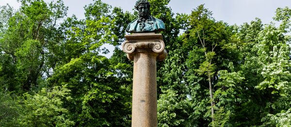 Возложение цветов к памятнику А.С.Пушкина в Кишиневе - Sputnik Молдова