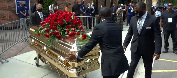 Fără justiției nu există pace: sute de oameni și-au luat rămas bun de la Floyd Fără justiției nu există pace: sute de oameni și-au luat rămas bun de la Floyd - Sputnik Moldova