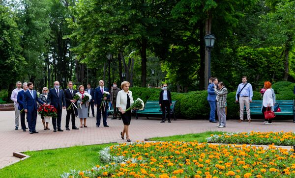 Возложение цветов к памятнику А.С.Пушкина в Кишиневе - Sputnik Moldova