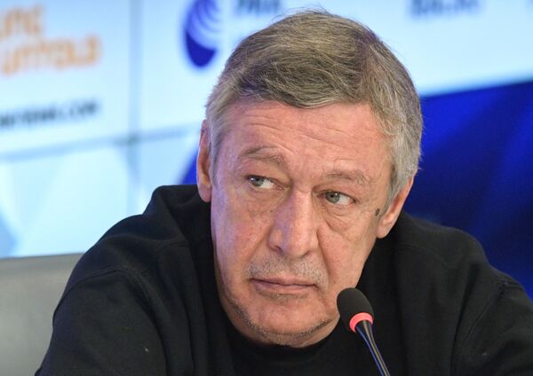 Умер водитель, получивший травмы в аварии с участием актера Ефремова Умер водитель, получивший травмы в аварии с участием актера Ефремова - Sputnik Молдова