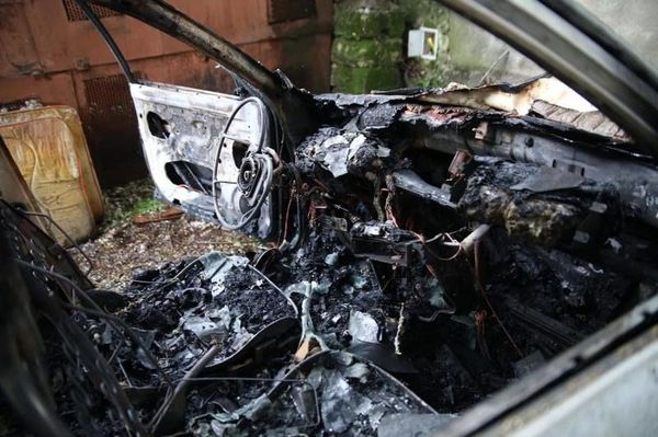 Пожар в Бельцах: автомобиль почти полностью сгорел - фото  - Sputnik Молдова