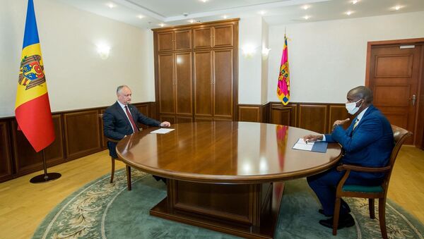Встреча президента Молдовы Игоря Додона с послом США в республике Дереком Хоганом - Sputnik Молдова