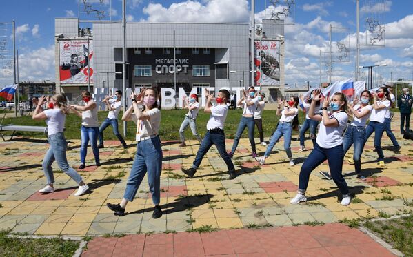 Танцевальный флешмоб Моя Россия в Чите - Sputnik Moldova