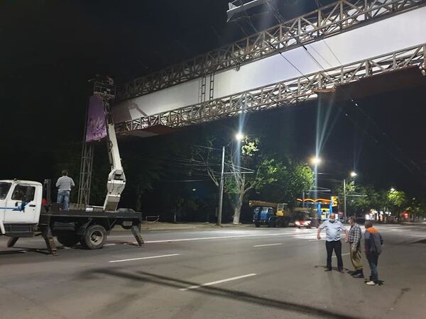Foto: Încă un panou publicitar, demontat în Capitală - Ce spune Ion Ceban Foto: Încă un panou publicitar, demontat în Capitală - Ce spune Ion Ceban - Sputnik Moldova